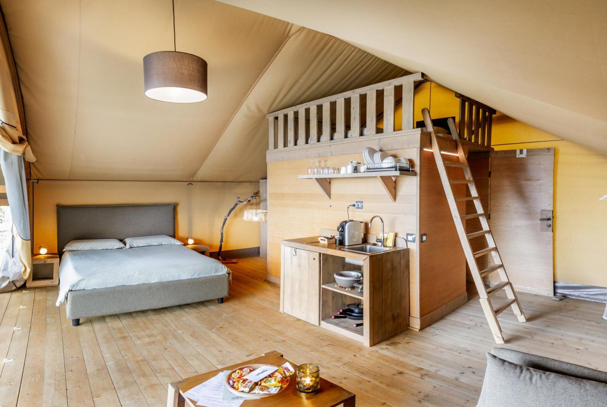 Glamping Grancia Hotel โกรเซตโต ภายนอก รูปภาพ